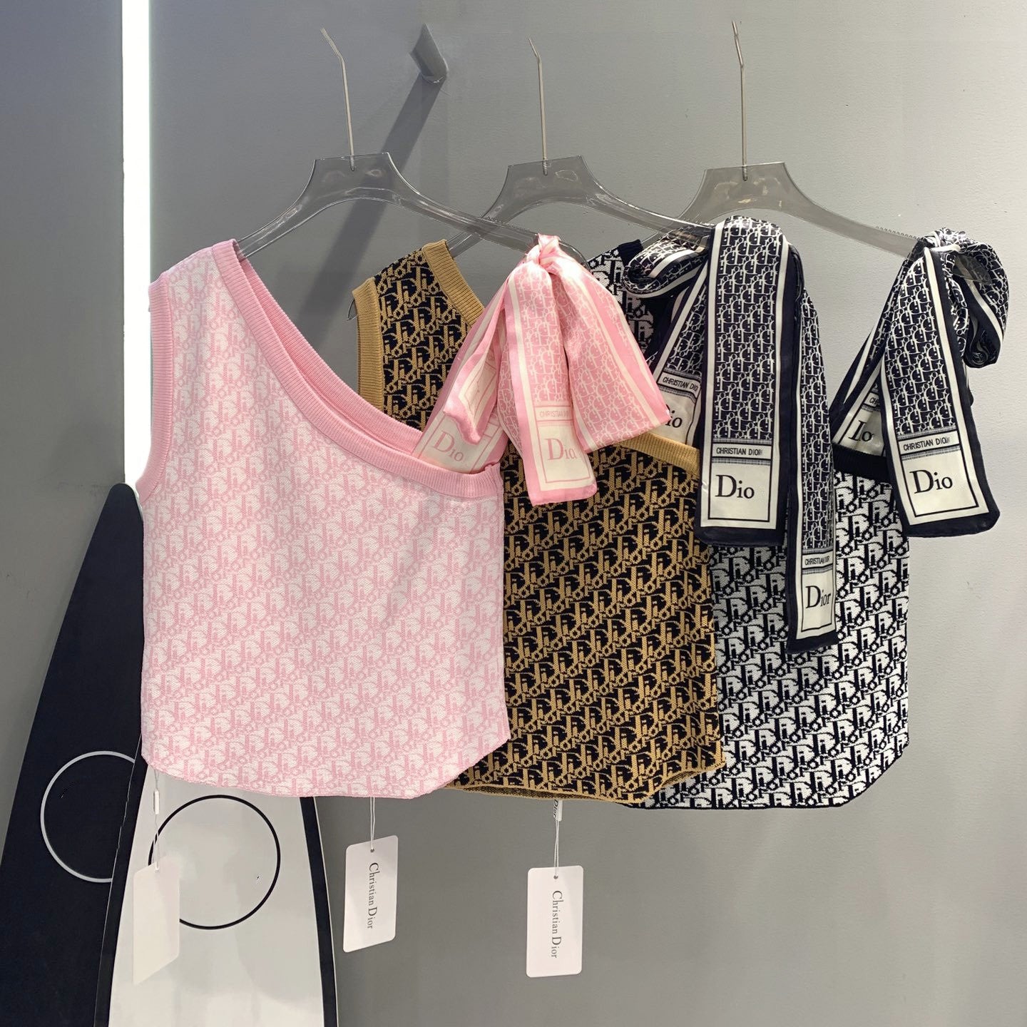 【Tops】色展開ジャカードスカーフ付きタンクトップ W12558