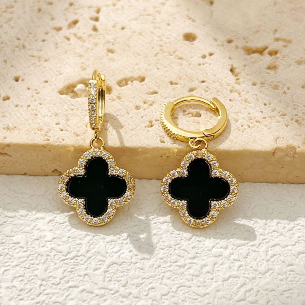 【雑貨】シンプルクローバー着回し自在ピアス T01740