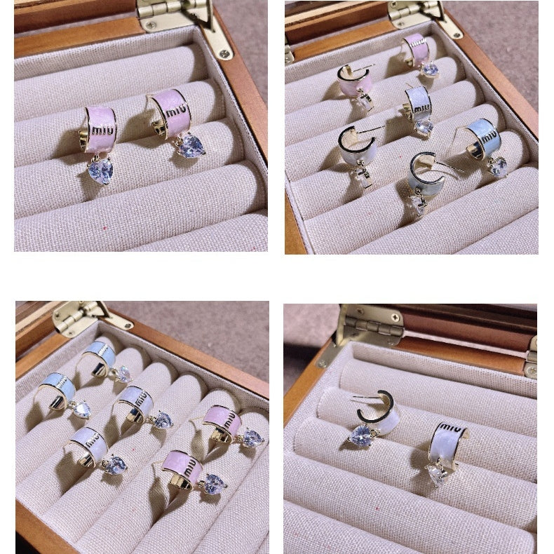 【雑貨】光の加減で色が変わるピアス T01799