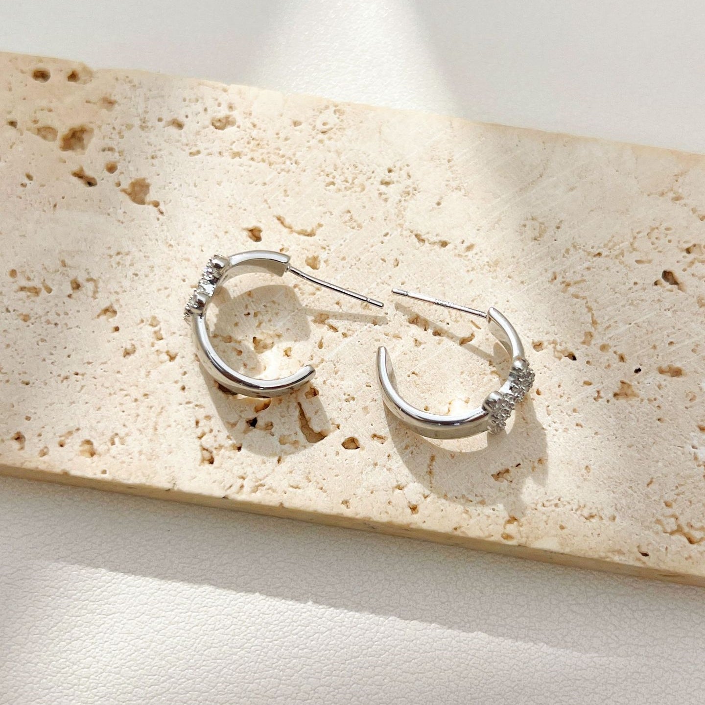 【雑貨】フルダイヤピアス T01722