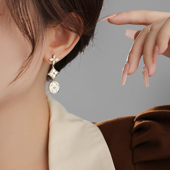 【雑貨】新作四つ葉フラワーペンダントイヤリング T01553