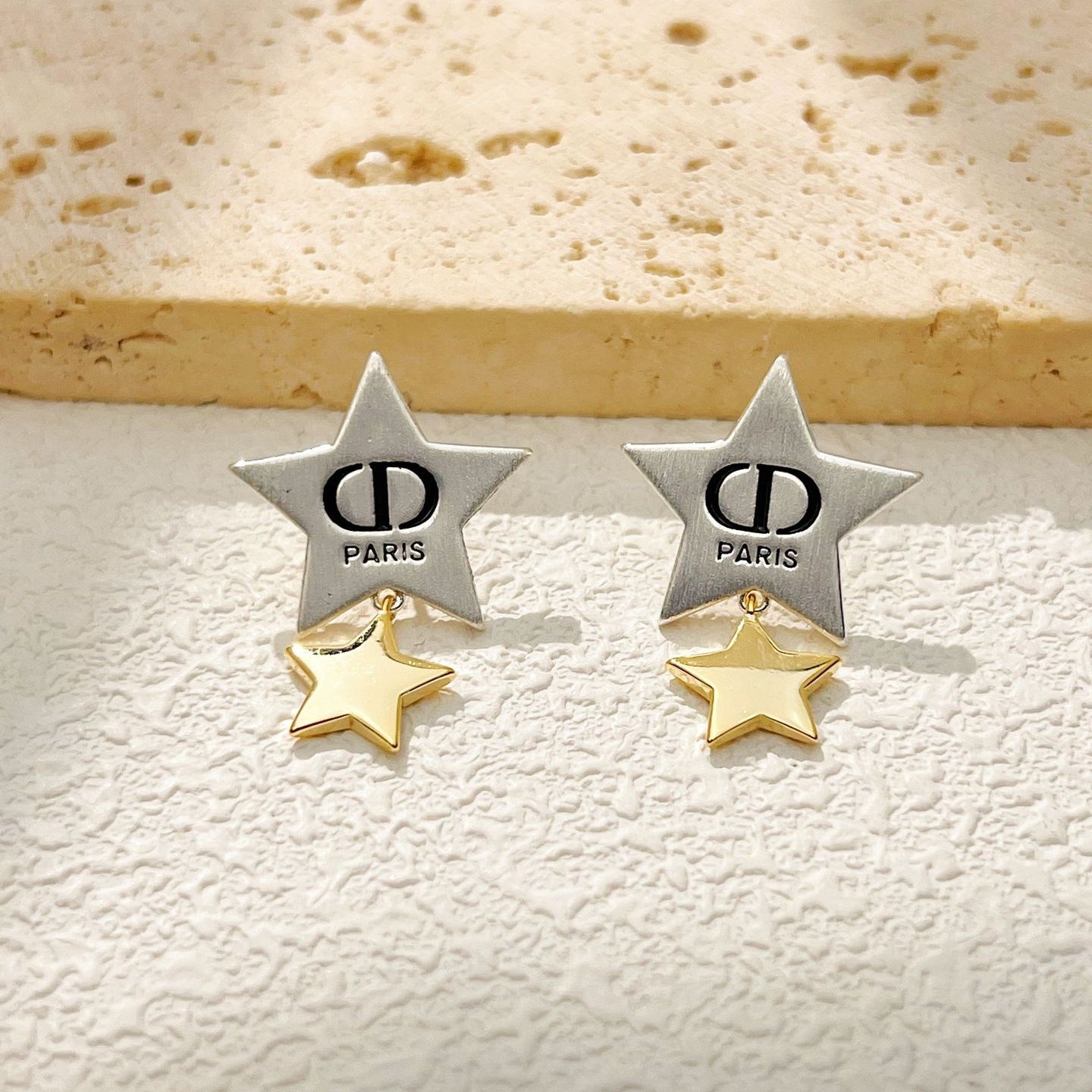 【雑貨】モードな星形ピアス T01719