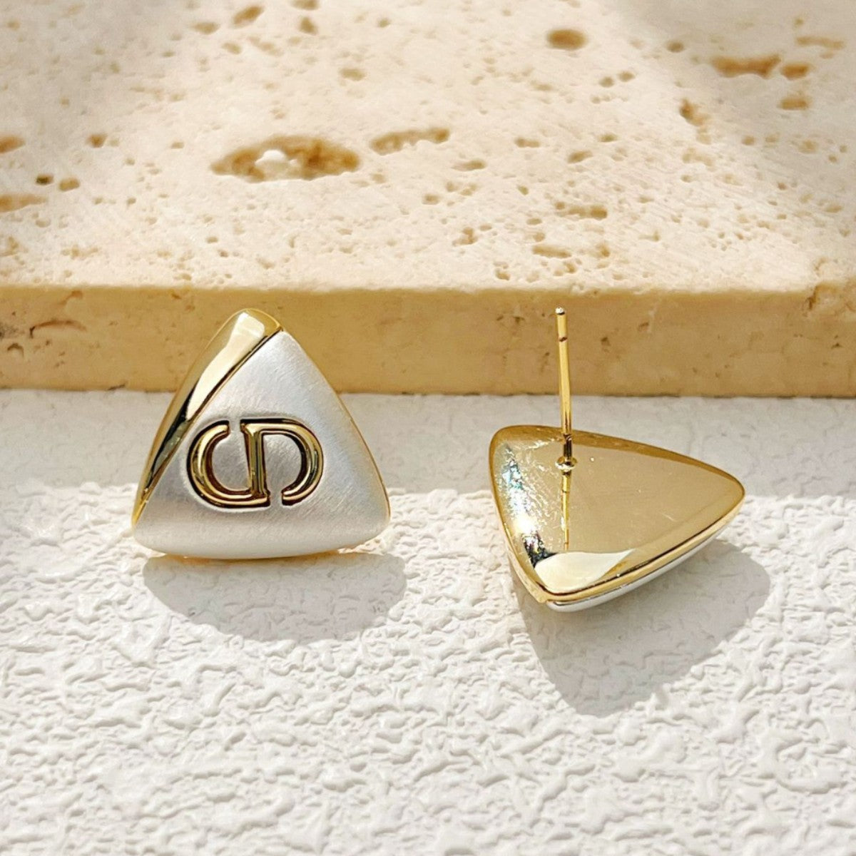 【雑貨】ミニマル・トライアングルピアス T01720