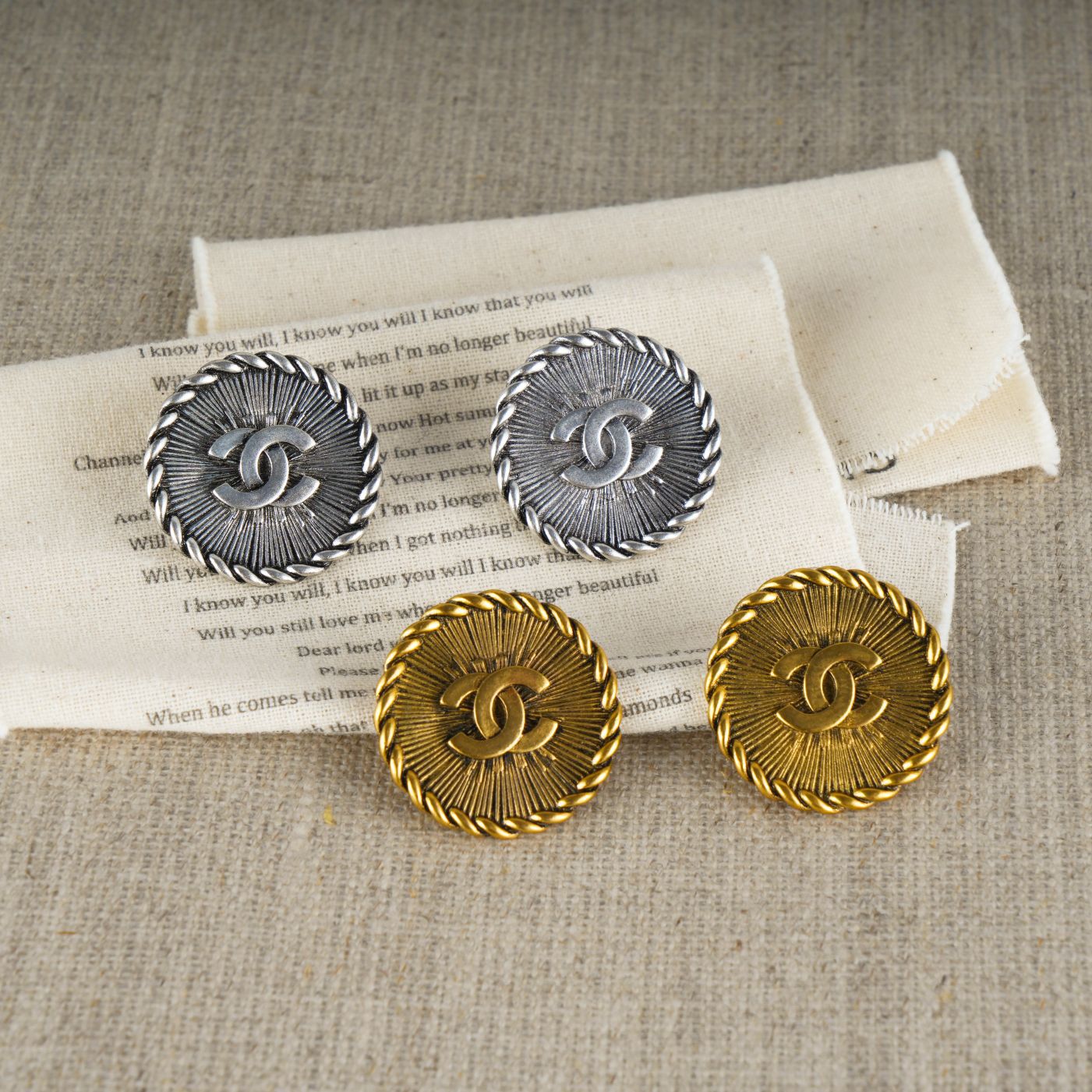 【雑貨】ブリティッシュスタイルメタルピアス T01795
