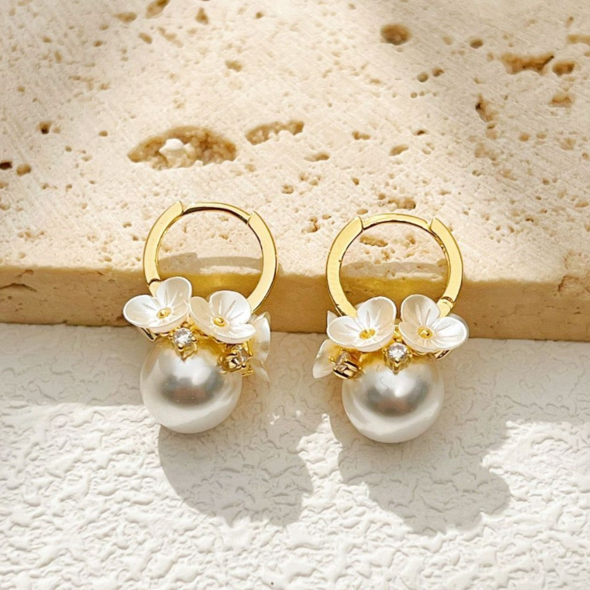 【雑貨】花型パールピアス T01754