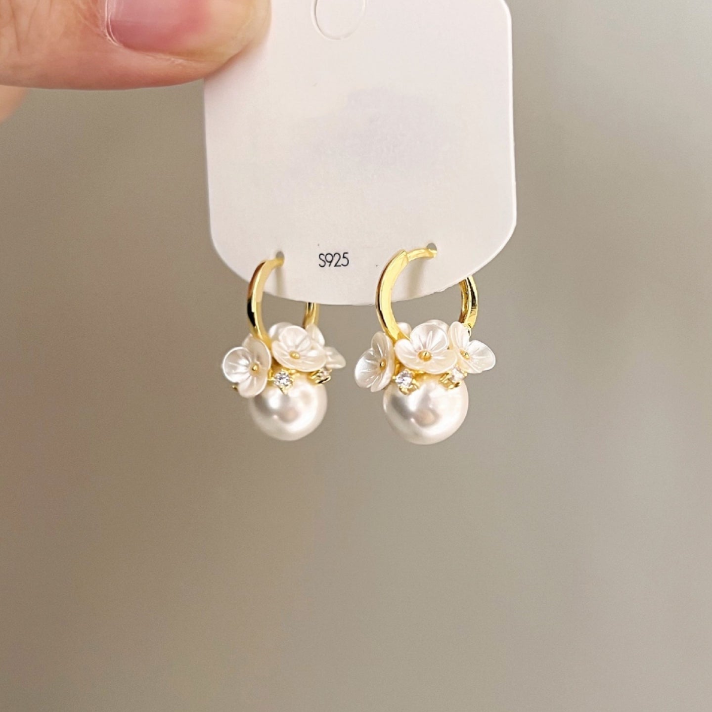 【雑貨】花型パールピアス T01754