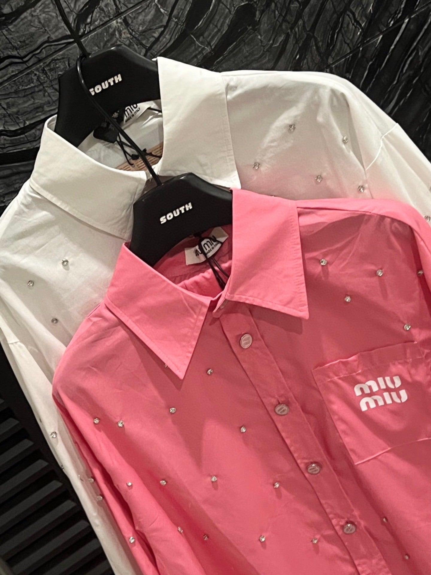 【Tops】2色展開ダイヤモンドシャツ W11285