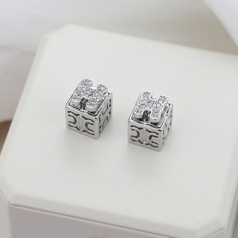 【雑貨】キュービックジルコニアイヤリング T01555