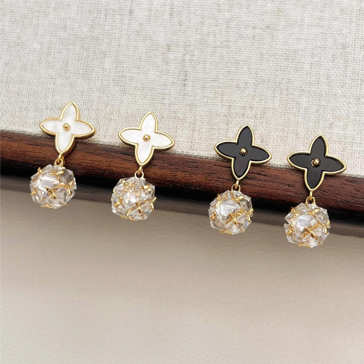 【雑貨】シンプルモノクロラグジュアリーピアス T01739