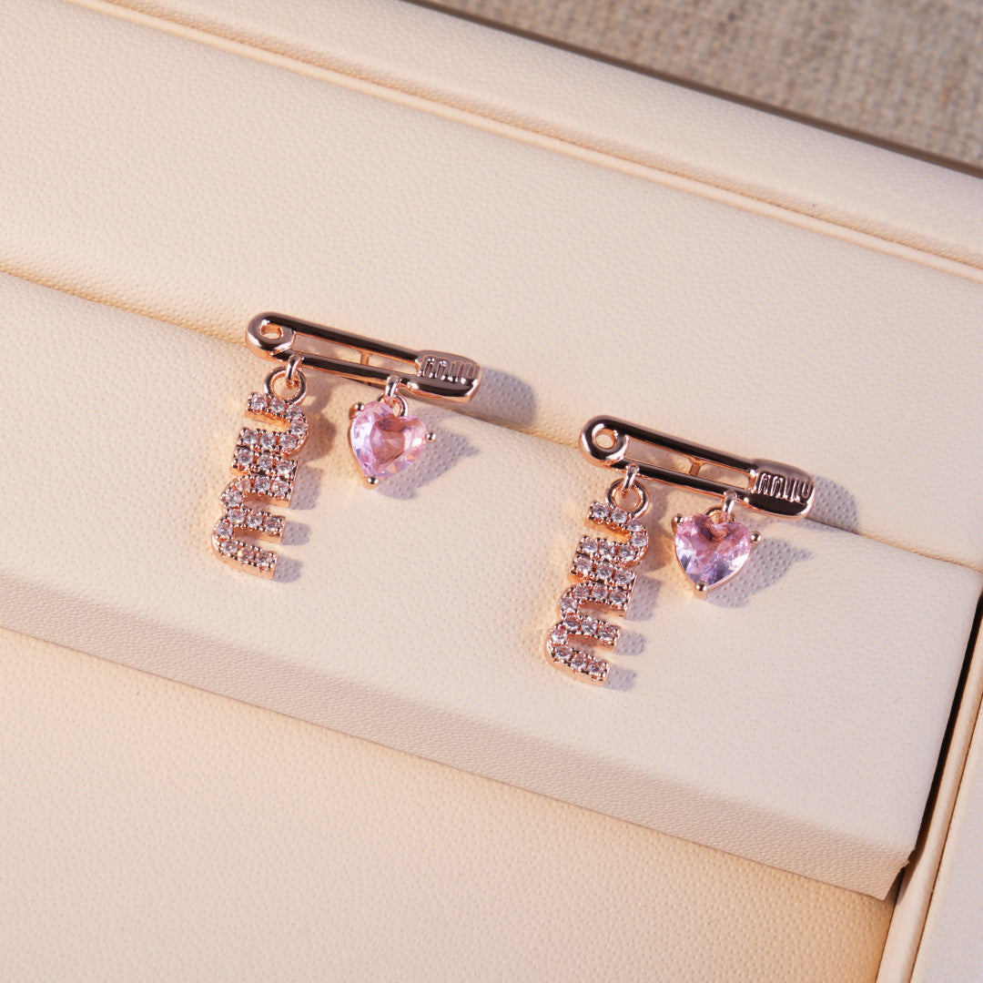 【雑貨】アルファベット×ハートのキュートピアス T01803