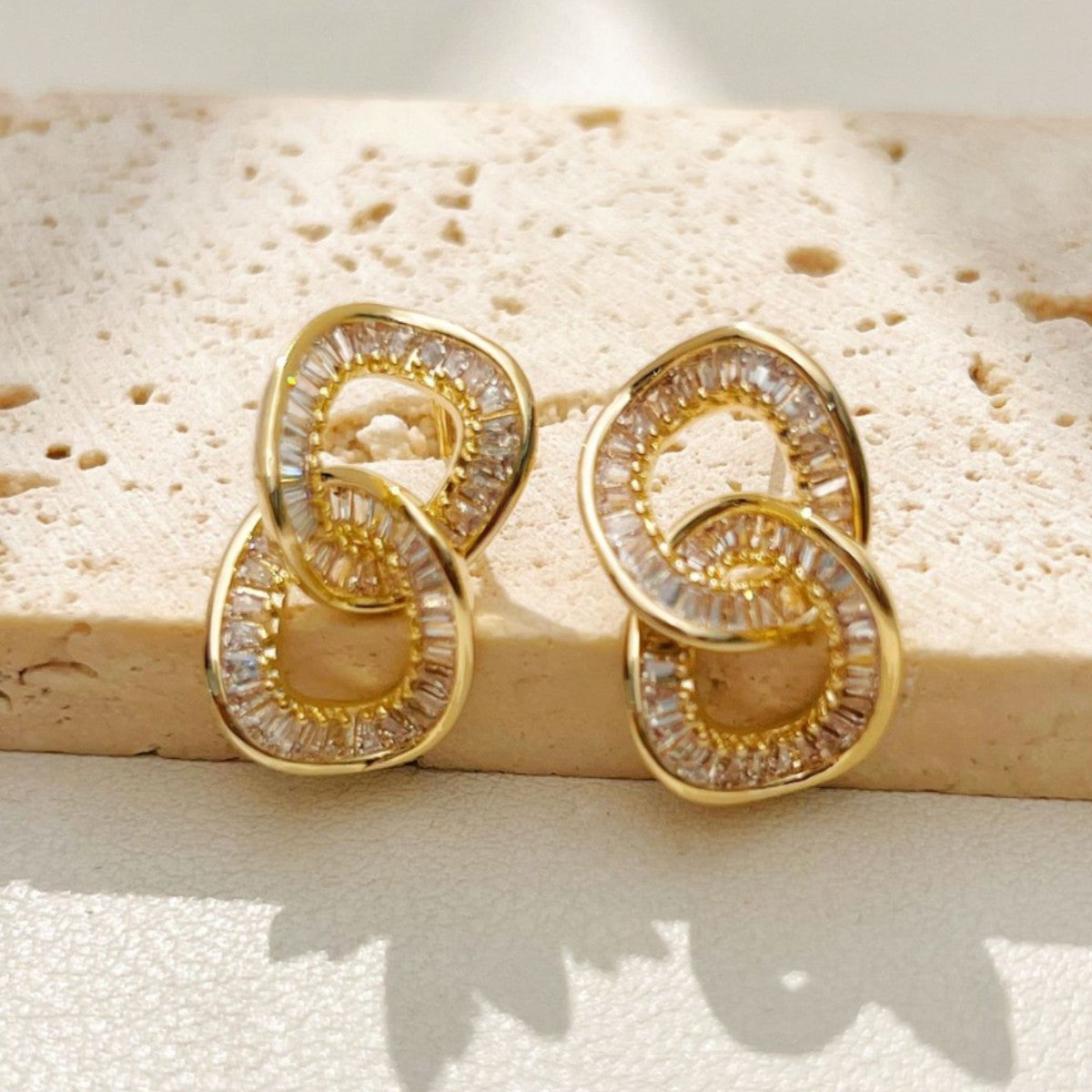 【雑貨】【高輝度】ジルコニアシンプルピアス T01750