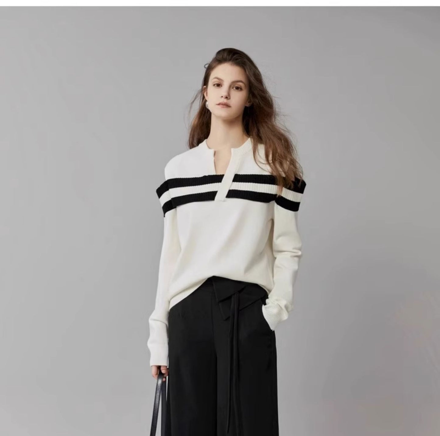 【Tops】シンプル肩見せニット W13969