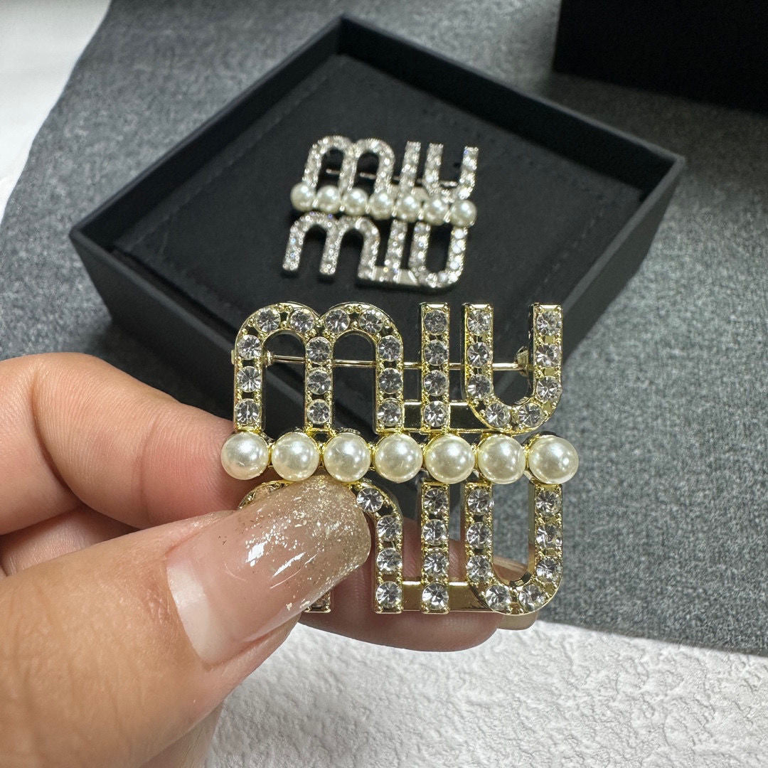 【雑貨】ビーズダイヤモンドデザインブローチ T01503