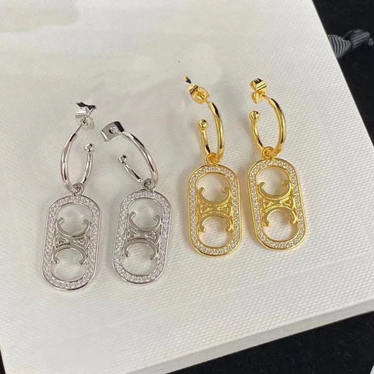 【雑貨】２色展開デザインピアス T0791