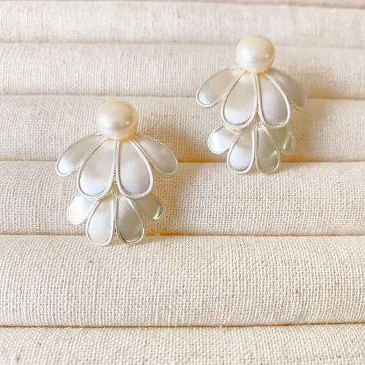 【雑貨】 パール花柄ピアス T0774
