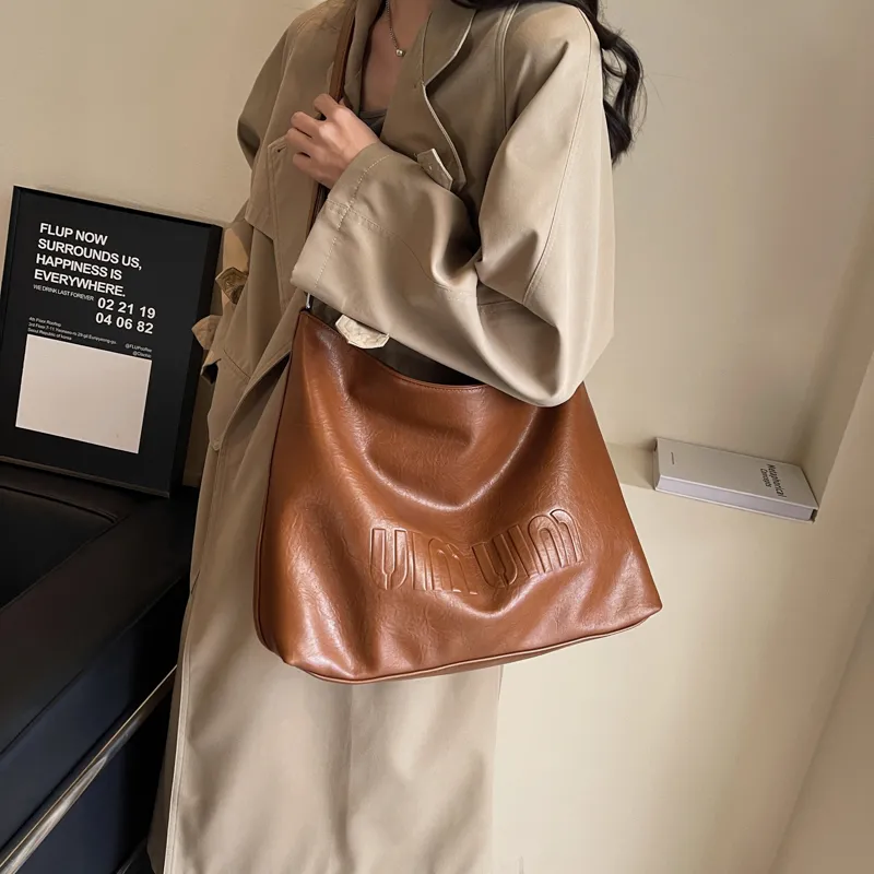 【雑貨】PU大容量トートバッグ　Z7795