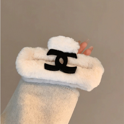 【雑貨】フェイクファークロウクリップ　Ｗ14553