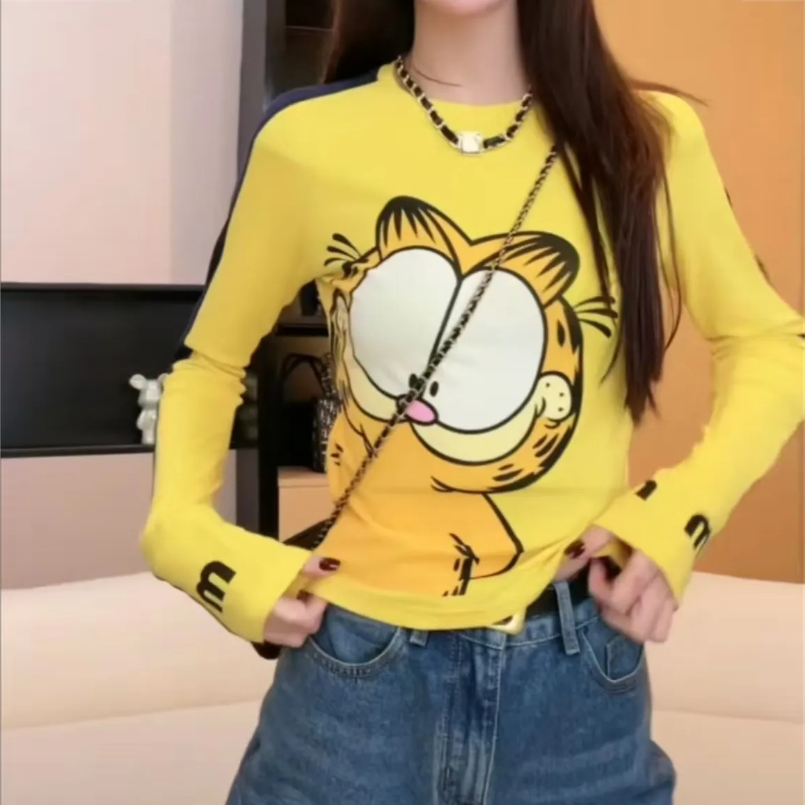 【Tops】キャラクター長袖Ｔシャツ　Z8236
