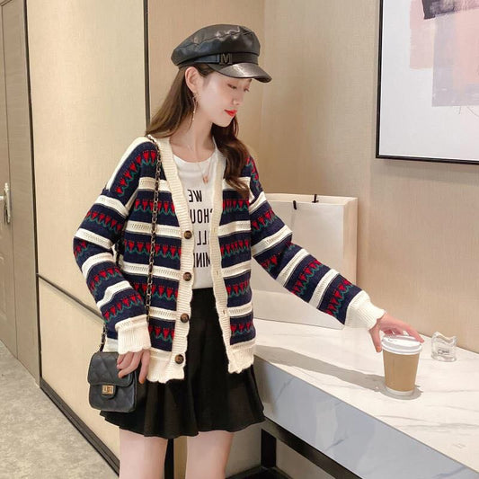 【outer】売り切れ必至！フリルVネックジャカードカーディガン