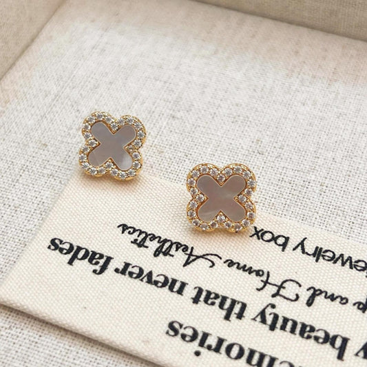 【雑貨】ラッキークローバーピアス T01729