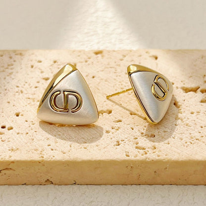 【雑貨】ミニマル・トライアングルピアス T01720