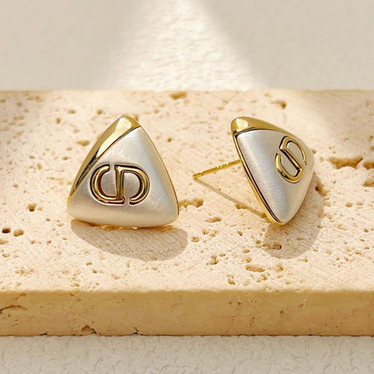 【雑貨】ミニマル・トライアングルピアス T01720