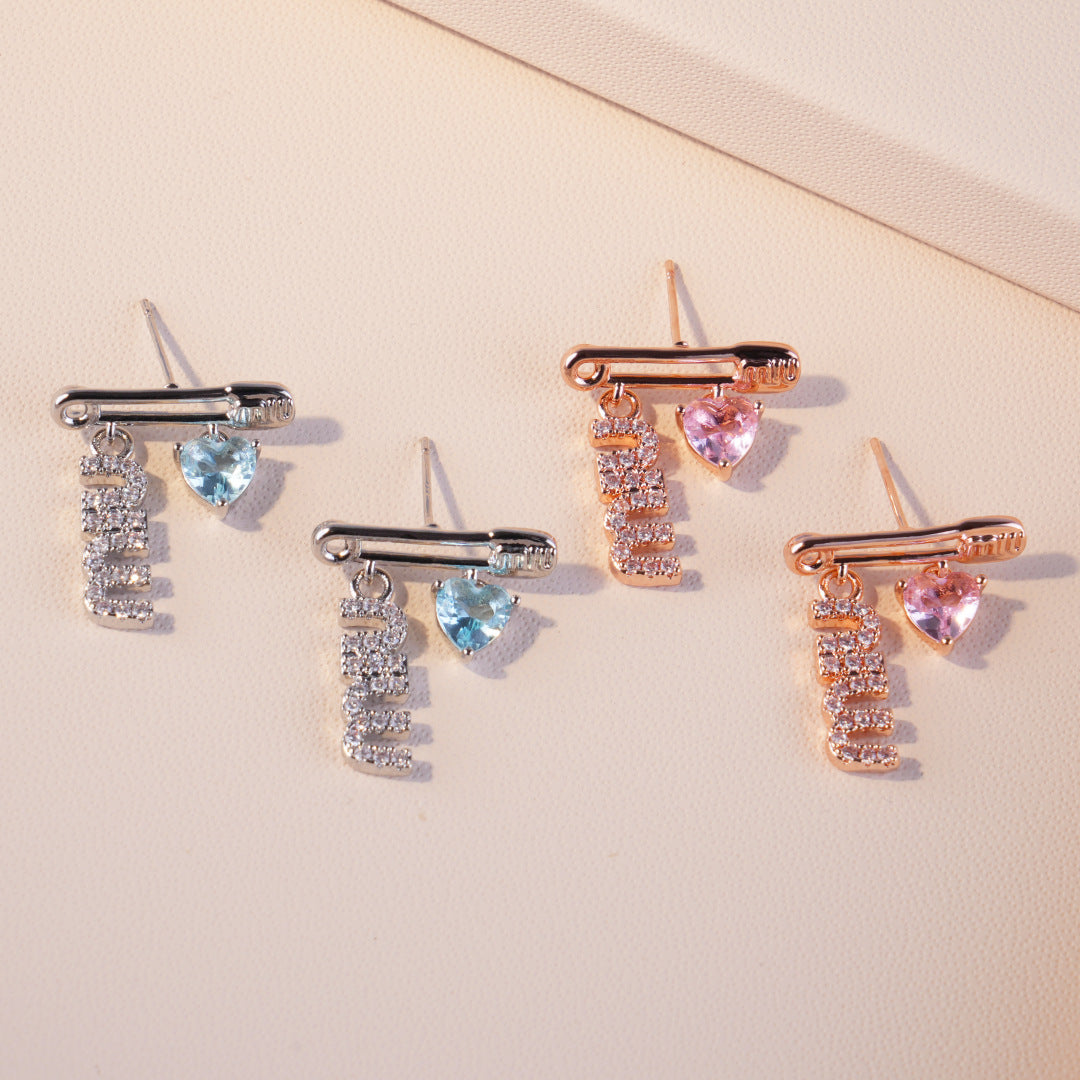 【雑貨】アルファベット×ハートのキュートピアス T01803