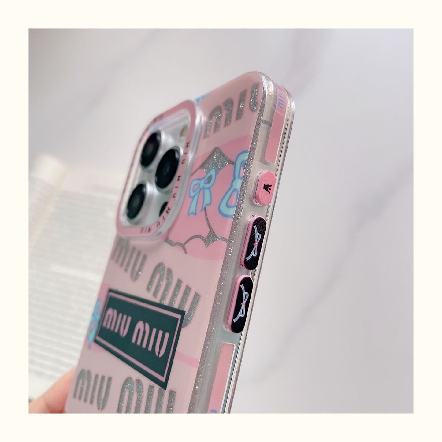 【雑貨】キラキラ輝くデザインケース T01820