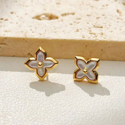 【雑貨】クローバーデザインピアス T01730