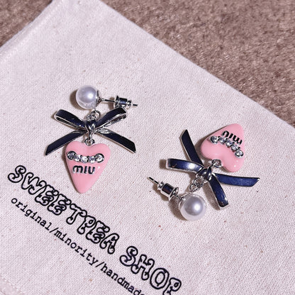 【雑貨】上品な輝きピアス T01797