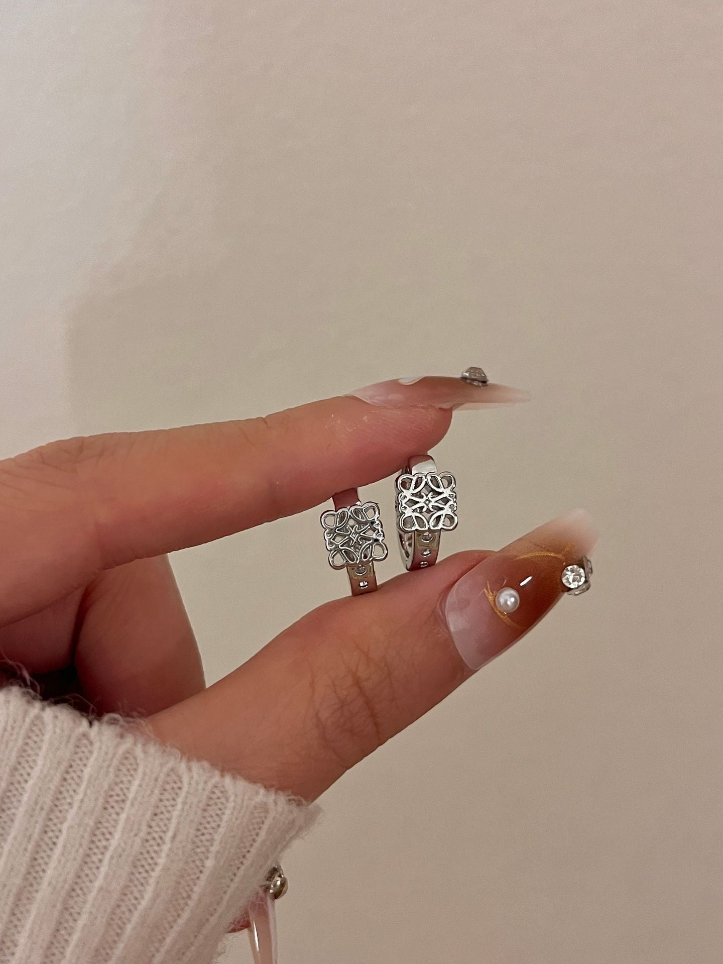 【雑貨】2色高級感ピアス　Z8390