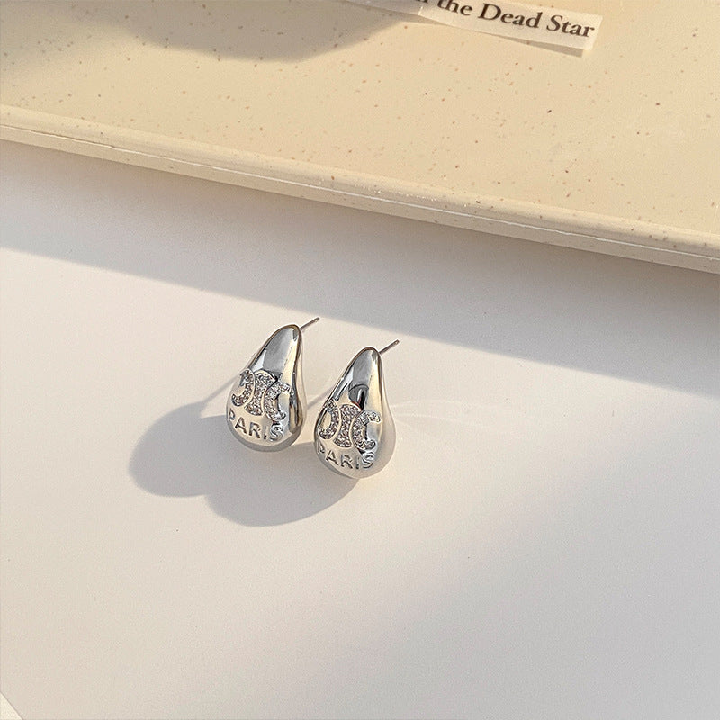 【雑貨】人気ピアス2色　Z7971