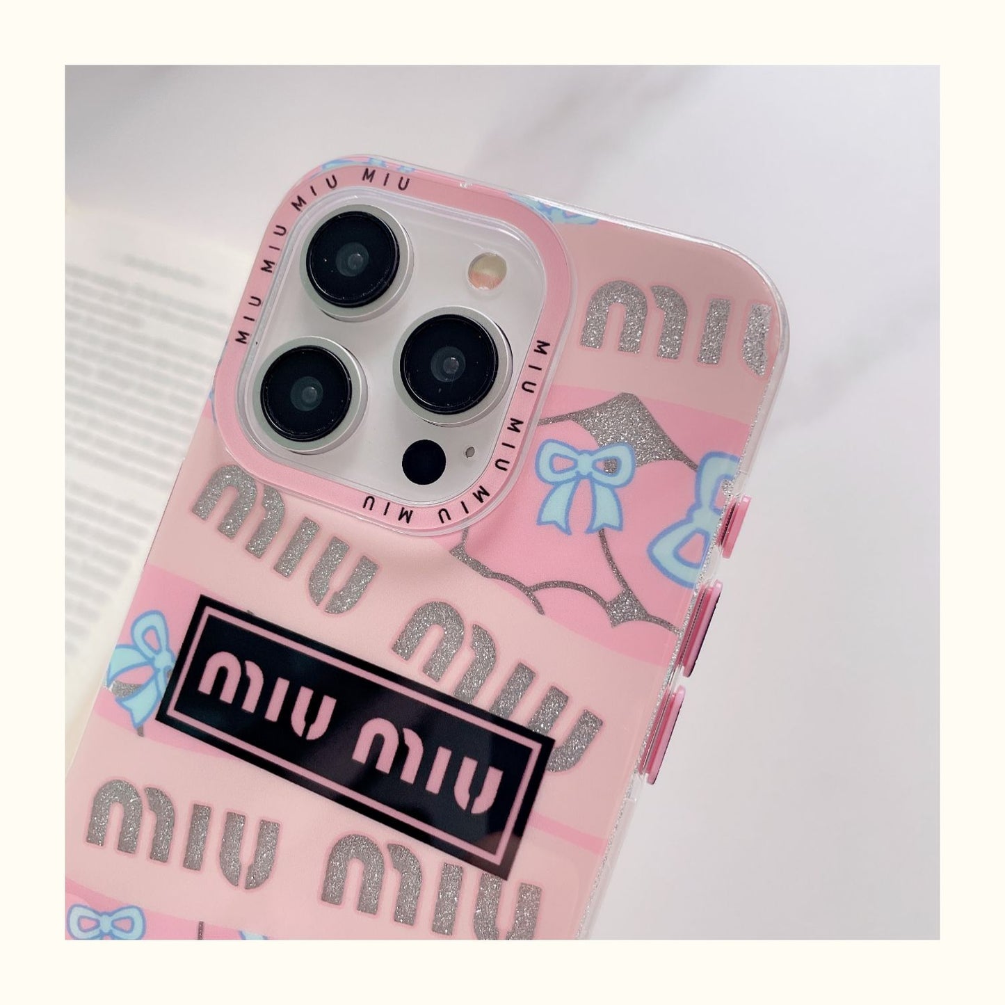 【雑貨】キラキラ輝くデザインケース T01820