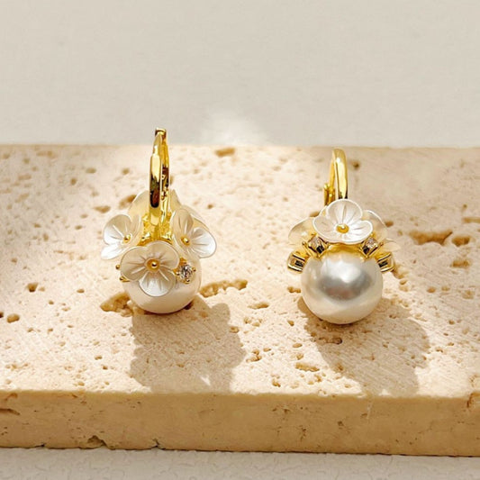 【雑貨】花型パールピアス T01754