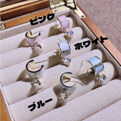 【雑貨】光の加減で色が変わるピアス T01799