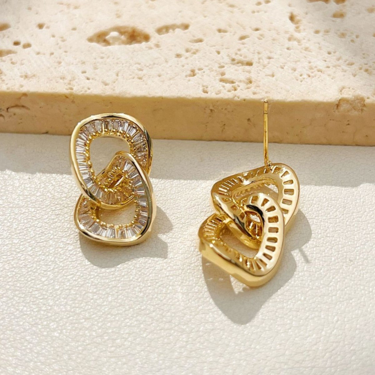 【雑貨】【高輝度】ジルコニアシンプルピアス T01750