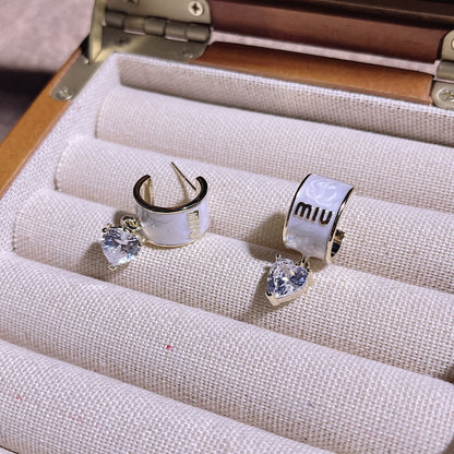 【雑貨】光の加減で色が変わるピアス T01799