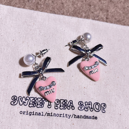 【雑貨】上品な輝きピアス T01797