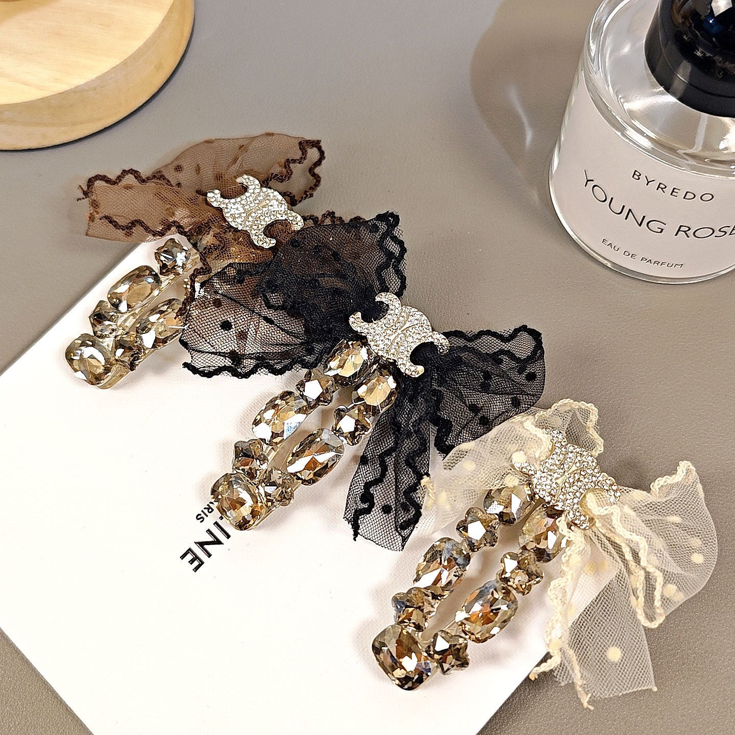 【雑貨】キラキラレースリボンのヘアクリップ T01838