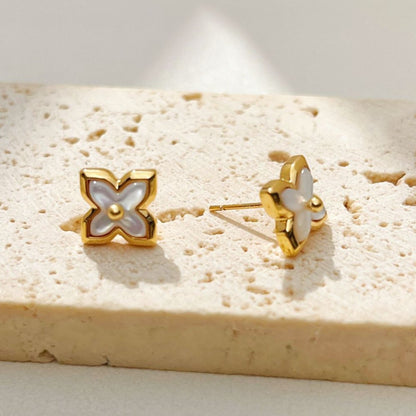 【雑貨】クローバーデザインピアス T01730