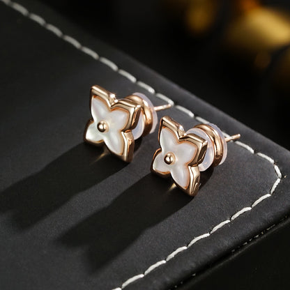 【雑貨】クローバーデザインピアス T01730