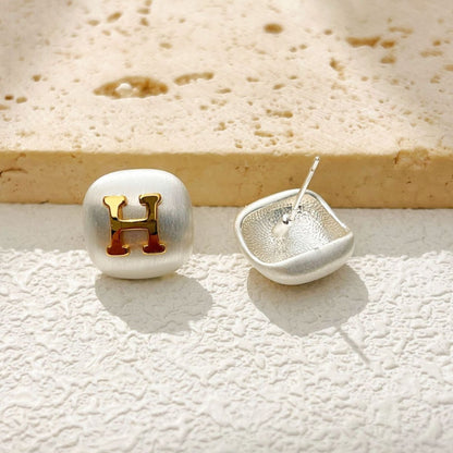 【雑貨】シンプルスクエア・ブラシ加工ピアス T01741