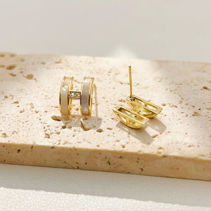 【雑貨】ラグジュアリーレターピアス T01728